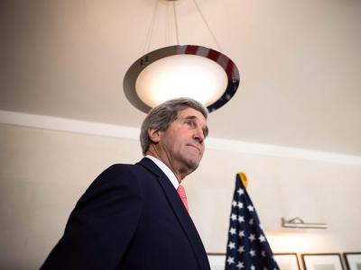 US-Außenminister Kerry setzt seine Bemühungen um einen Nahost-Frieden fort. Sein Optimismus scheint dabei unerschütterlich. Israel und Palästinenser beschießen sich unterdessen wieder mit Raketen. Foto: Noam Moskowitz US-Außenminister John Kerry