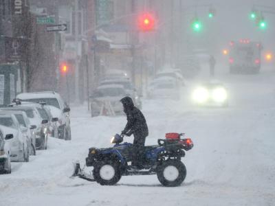Heftige Schneefälle, starker Wind, klirrende Kälte: Über dem Nordosten der USA tobt ein schwerer Schneesturm. Fast ein Drittel der Bevölkerung ist betroffen. Foto: Justin Lane Schnee in New York