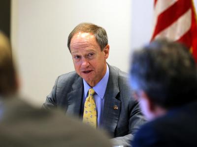 US-Botschafter Emerson Ende Oktober während eines Pressegesprächs in Berlin. Foto: Wolfgang Kumm US-Botschafter Emerson