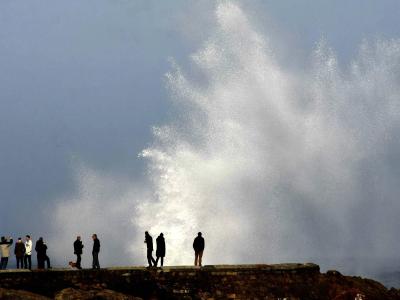 Die Behörden hatten für die Provinz eine Unwetterwarnung herausgegeben. Foto: Kiko Delgado Riesenwellen