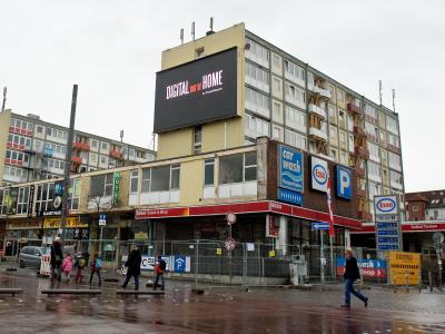 Die Wohnungen der einsturzgefährdeten «Esso-Häuser» werden leergeräumt. Foto: Angelika Warmuth "Esso-Häuser" werden ausgeräumt