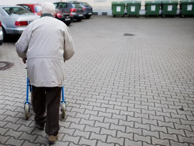 Das Landgericht Hagen stellt den Prozess gegen einen früheren SS-Mann ein, der 92-Jährige verlässt den Gerichtssaal als freier Mann. Foto: Rolf Vennenbernd Mord-Prozess gegen Bruins eingestellt