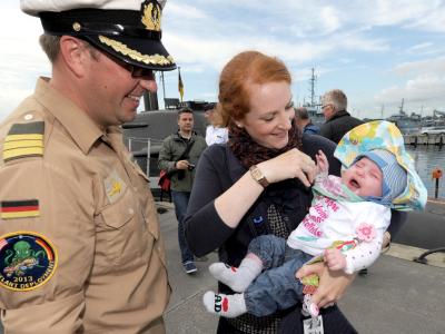 Verteidigungsministerin von der Leyen will die Bundeswehr familienfreundlicher machen. Foto: Carsten Rehder Familie