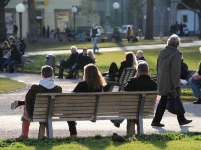 Es gibt mehr Ein- aber auch mehr Auswanderer. Foto: Bernd Weißbrod Menschen in Stuttgart