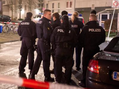 Die Polizei in Frankfurt am Main ist mit einem Großaufgebot im Einsatz. Foto: Boris Roessler Einsatz