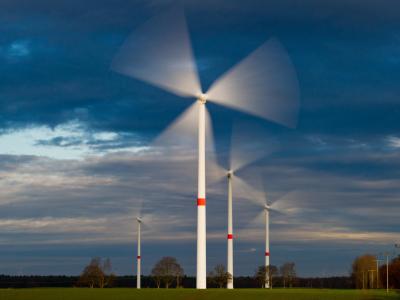 Die EU-Kommission fordert die Überprüfung der milliardenschweren Rabatte für die Industrie. Foto: Patrick Pleul Windenergie in Brandenburg