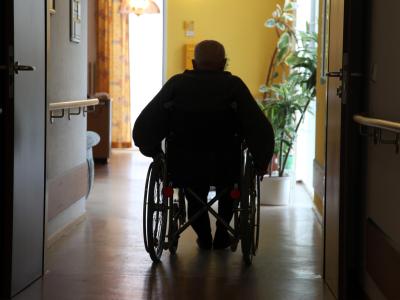Wie gut wird in Deutschland gepflegt? Die Politik will das Pflege-Notensystem weiter prüfen. Foto: Jens Büttner/Archiv Pflegeheim