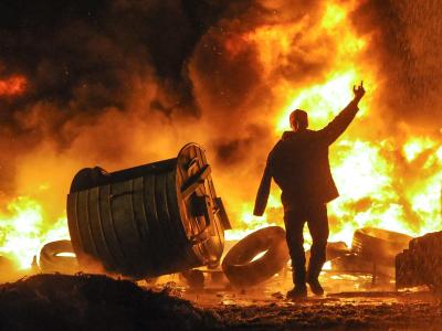 Der seit Wochen friedliche Machtkampf in der Ukraine ist in brutale Gewalt umgeschlagen. Foto: Roman Pilipey Anti-Regierungs-Proteste in der Ukraine.