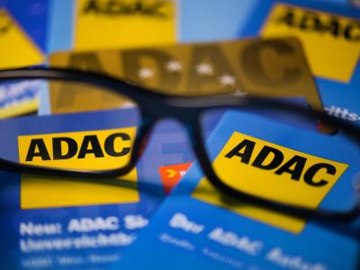 Seit Tagen ist der ADAC scharfer Kritik ausgesetzt. Foto: Arno Burgi ADAC-Broschüren