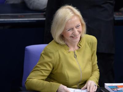 Bundesbildungsministerin Johanna Wanka möchte Studienabbrecher für Handwerksberufe gewinnen. Foto: Soeren Stache Ministerin Wanka