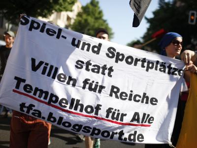 Die Gegner von Wohnungsbau auf dem Tempelhofer Flugfeld haben einen ersten Erfolg errungen. Foto: Florian Schuh/Archiv Demonstration "Tempelhof für alle"