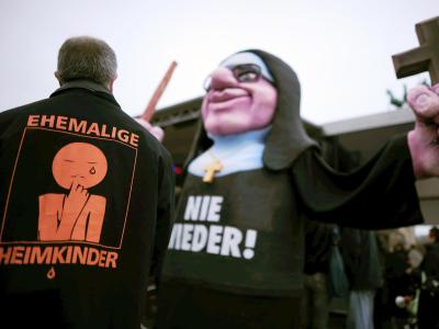 Traumatisierte Heimkinder aus den 50er und 60er Jahren haben ein Recht auf Entschädigung. Doch viele scheuen sich, ihr Schicksal preiszugeben. Foto: Hannibal/Archiv Heimkinder