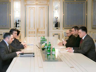 Anfang der Wche saßen Viktor Janukowitsch und Vitali Klitschko noch am Verhandlungstisch. Foto: Andriy Mosienko Verhandlungen in der Ukraine