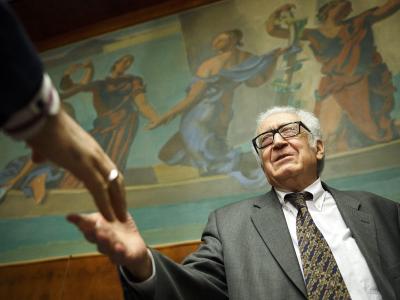 Nach der ersten Runde der Gespräche kann der UN-Vermittler Brahimi kein «substanzielles» Ergebnis präsentieren. Foto: Valentin Flauraud Lakhdar Brahimi