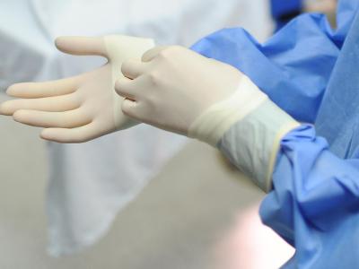 Die Deutsche Krankenhausgesellschaft prangert die Unterfinanzierung der Kliniken an. Foto: Angelika Warmuth OP-Schwester