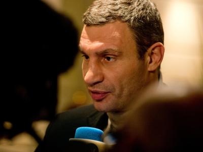Der ukrainische Oppositionspolitiker und ehemalige Boxprofi Vitali Klitschko gibt im Hotel Bayerischer Hof, dem Veranstaltungsort der Sicherheitskonferenz, ein Interview. Foto: Tobias Hase Vitali Klitschko