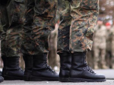 Soll Deutschland stärker an der Eindämmung von Krisen im Ausland mitwirken - und wenn ja wie? Mehrere Fachpolitiker aus dem Bundestag haben sich nachdenklich und skeptisch in die Debatte über mehr militärisches Engagement eingeschaltet. Foto: Rochus Görge Bundeswehrsoldaten