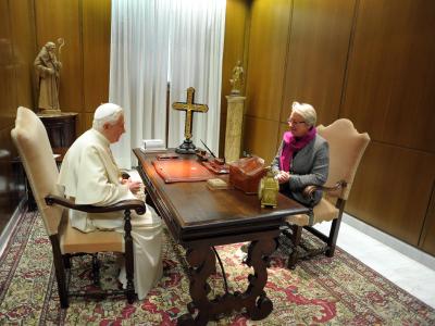 Annette Schavan bei Papst Benedikt. Foto: Osservatore Romano/Archiv Schavan im Vatikan