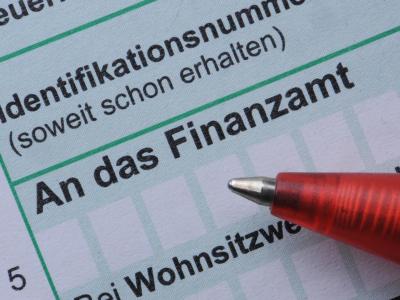 Experten sagen: Auch Normalverdiener betrügen - sofern sie die Möglichkeit dazu bekommen. Foto: Armin Weigel Steuererklärung
