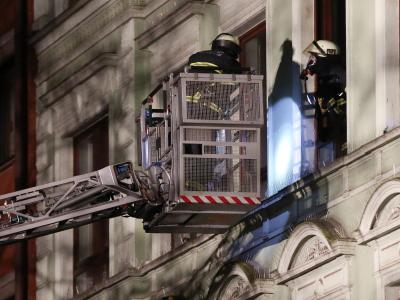 Für drei Menschen kam jede Hilfe zu spät. Foto: Bodo Marks Drei Tote in Hamburg