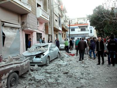Eine mit Trümmern übersäte Straße in der seit langem umkämpften Stadt Homs. Foto: EPA/SANA Homs
