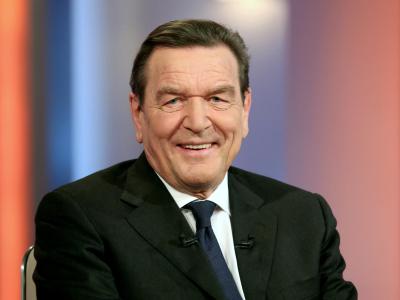 Alt-Bundeskanzler Gerhard Schröder (hier bei einer TV-Aufzeichnung) veröffentlicht einen Interview-Band. Foto: Bodo Marks Gerhard Schršöder