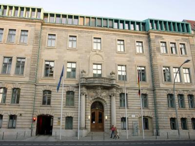 Das Bundesministerium für Ernährung, Landwirtschaft und Verbraucherschutz in Berlin. Foto: Gero Breloer Bundesministerium für Ernährung, Lan