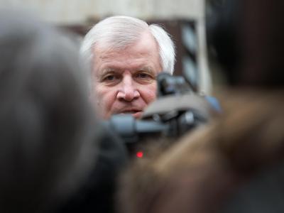 «Der Kollege Oppermann trägt aus CSU-Sicht die politische Verantwortung»: Der bayerische Ministerpräsident Horst Seehofer. Foto: Peter Kneffel Seehofer
