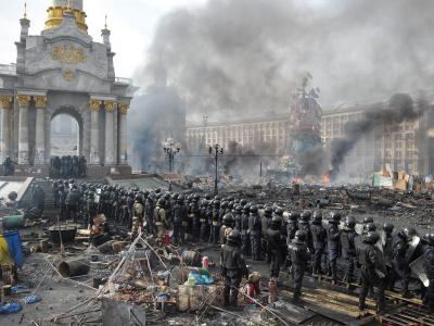 Polizeikette auf dem umkämpften Unabhängigkeitsplatz in Kiew. Foto: Alexey Furman Polizeikette