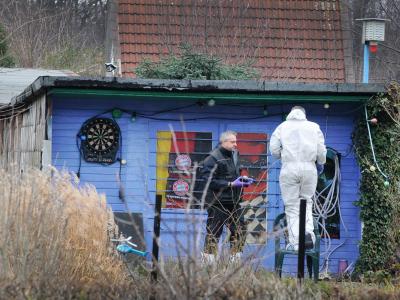 Grausiger Fund in einem Essener Kleingarten: Die Polizei enteckt die Leiche einer jungen Mutter - vergraben und einbetoniert. Gegen den Stiefvater richtet sich nicht nur der Mordverdacht. Foto: Stephan Witte Frauenleiche in Kleingartenanlage gefunden