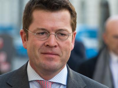 Ex-Verteidigungsminister Karl-Theodor zu Guttenberg war einer der deutschen Politiker, die unrühmlich abtreten mussten. Foto: Peter Kneffel Guttenberg