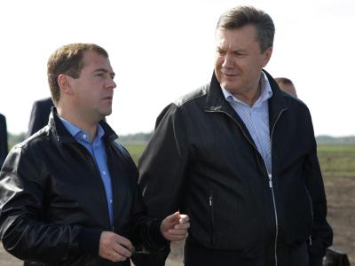 Der damalige russische Präsident im Gespräch mit Viktor Janukowitsch. Foto: Vladimir Rodionov/Archiv Medwedew und Janukowitsch