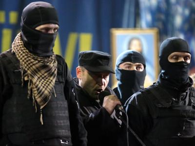 Dmitri Jarosch (M), Anführer der radikalen Gruppierung Rechter Sektor, spricht in Kiew. Foto: Maxim Shipenkov Dmitri Jarosch