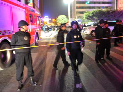 Die Polizei sperrte Zufahrtsstraßen zum Tatort ab. Foto: Lin Yiguang/Xinhua/Zumapress Terrorangriff auf Bahnhof in Kunming