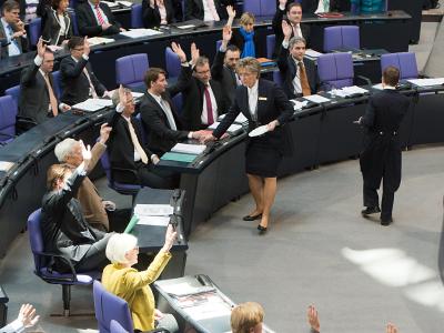 Abgeordnete stimmen in Berlin während einer Sitzung des Bundestages ab. Foto: Maurizio Gambarini Bundestag