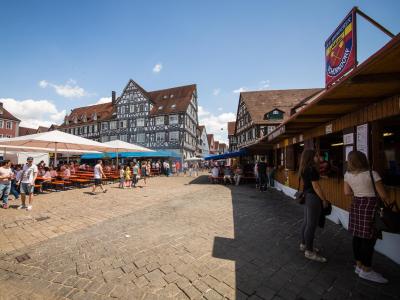 Blick auf das Stadtfest «Schorndorfer Woche»: Am späten Samstagabend war es am Rande des Events zu gewaltsamen Auseinandersetzungen gekommen. Foto: Christoph Schmidt Stadtfest «Schorndorfer Woche»