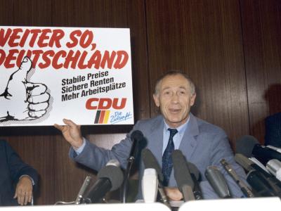 CDU-Generalsekretär Heiner Geißler während einer Pressekonferenz 1986 in Bonn, als Journalisten mit einer Auftaktkampagne zur Bundestagswahl bekannt machte. Foto: Heinrich Sanden Heiner Geißler
