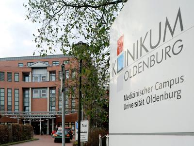 Auch hier mordete Niels H.: Haupteingang des Klinikums Oldenburg. Foto: Ingo Wagner Klinikum Oldenburg