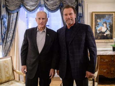 Der amtierende Gouverneur von Kalifornien, Jerry Brown (l), und sein Amtsvorgänger Arnold Schwarzenegger gelten als Umweltschützer. Foto: Christophe Petit Tesson/Archiv Jerry Brown und Arnold Schwarzenegger