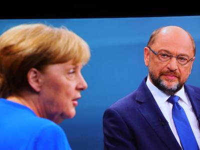CDU-Chefin Angela Merkel und der SPD-Vorsitzende Martin Schulz. Die Spitzen von Union und SPD treffen sich zu einem weiteren Vorgespräch. Foto: Michael Kappeler/Archiv Angela Merkel und Martin Schulz