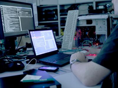 Experten des Technologie-Blogs «The Register» gehen davon aus, dass allenfalls ein Teil der Bedrohung durch «Spectre» gebannt sein dürfte. Foto: Jana Pape Hacker