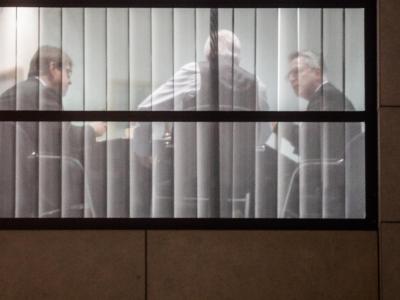 Unterhändler: SPD-Vize Ralf Stegner, Hessens Ministerpräsident Volker Bouffier (CDU) und Bundesinnenminister Thomas de Maiziere (CDU) am Rande der Sondierungsgespräche. Foto: Kay Nietfeld Sondierungen
