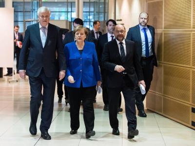 Einigung erzielt: Wenn es nach dem Willen der Parteispitzen geht, kommt es zu einer Neuauflage der Groko. Foto: Bernd von Jutrczenka Auf dem Weg