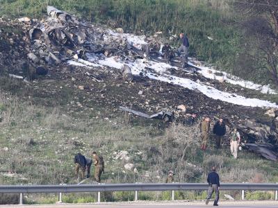 Überreste eines israelischen F-16 Kampfflugzeugs an der Absturzstelle bei Harduf. Foto: JINIPIX/XinHua Israelischer Jet abgeschossen