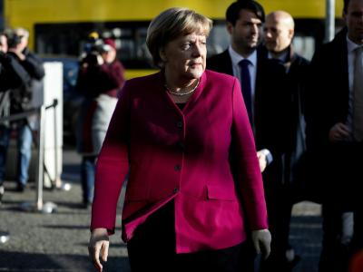 Angela Merkel will bei einer Zustimmung der SPD-Mitglieder zu einer großen Koalition volle vier Jahre im Amt bleiben. Foto: Kay Nietfeld Merkel