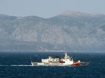 Ein Schiff der türkischen Küstenwache in der Ägäis. Ankara und Athen streiten seit Jahrzehnten um Hoheitsrechte in der Ägäis. Foto: John Macdougall, AFP/Archiv Türkische Küstenwache