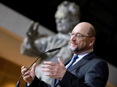 Martin Schulz gibt im Willy-Brandt-Haus seinen sofortigen Rücktritt vom SPD-Parteivorsitz bekannt. Foto: Kay Nietfeld Schulz gibt Rücktritt bekannt