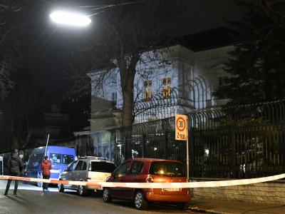 Nach dem Messerangriff auf einen Wachsoldaten vor der iranischen Botschafter-Residenz in Wien gibt es erste Hinweise auf einen möglichen politischen Hintergrund. Foto: Hans Punz/APA Tatort