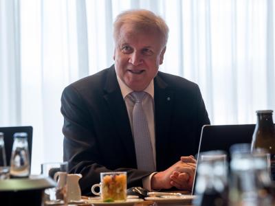 In der neuen großen Koalition ist Seehofer als Bundesinnenminister einer von drei CSU-Ministern. Foto: Peter Kneffel Seehofer