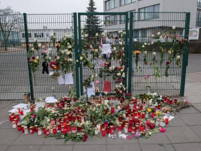 Gedenken an die ermordete Keira in Berlin. Ein 15 Jahre alter Mitschüler hat gestanden, das Mädchen in Alt-Hohenschönhausen erstochen zu haben. Foto: Paul Zinken Ermordete 14-Jährige